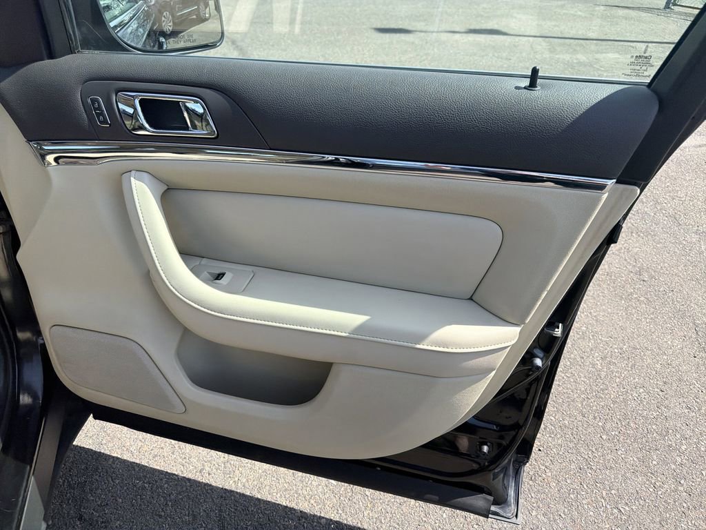 Used 2013 Lincoln MKS AWD image 14