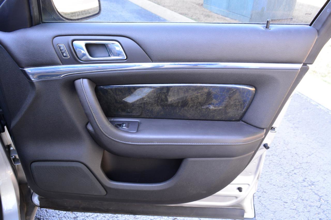 Used 2013 Lincoln MKS image 16