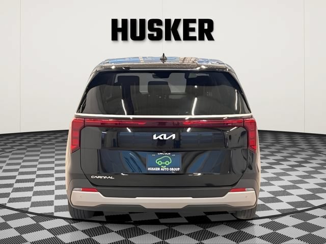 Used 2026 Kia Carnival FWD image 4