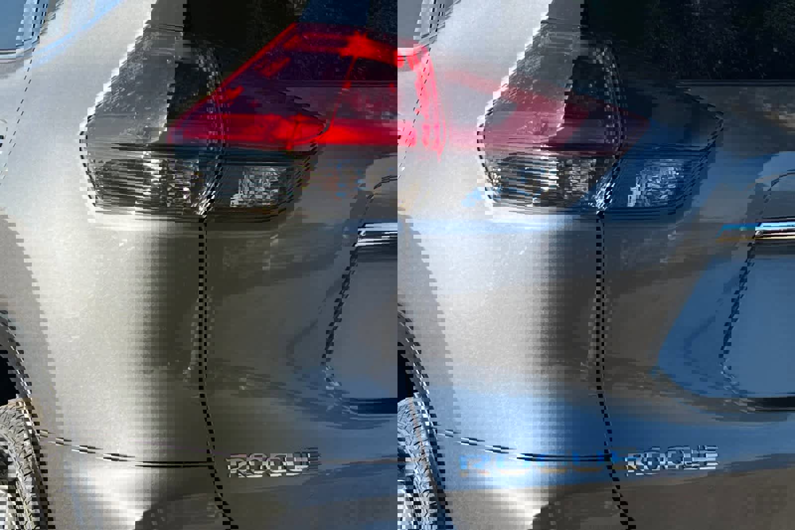 Used 2020 Nissan Rogue SV image 17