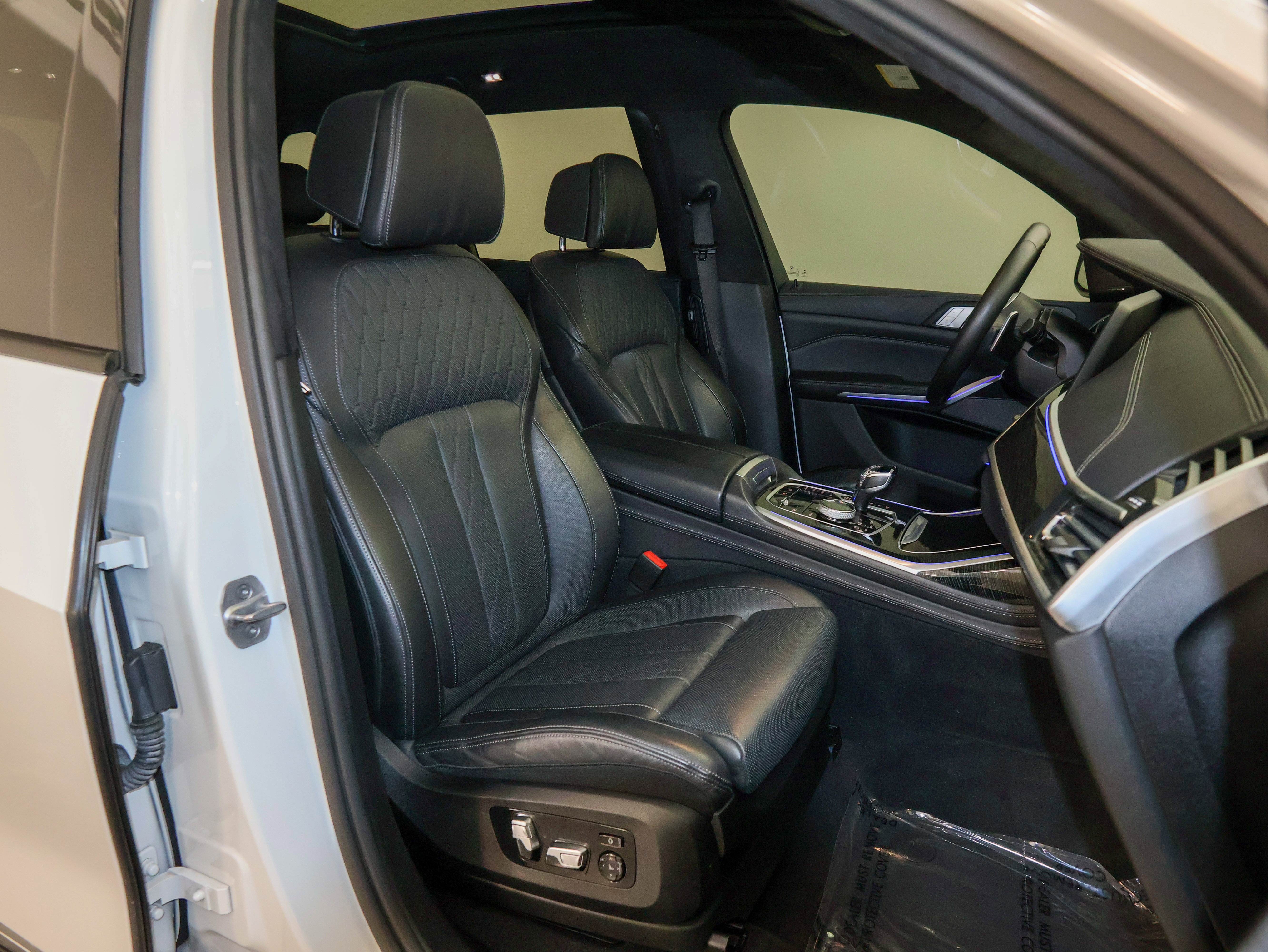 Used 2021 BMW X7 M50i image 63