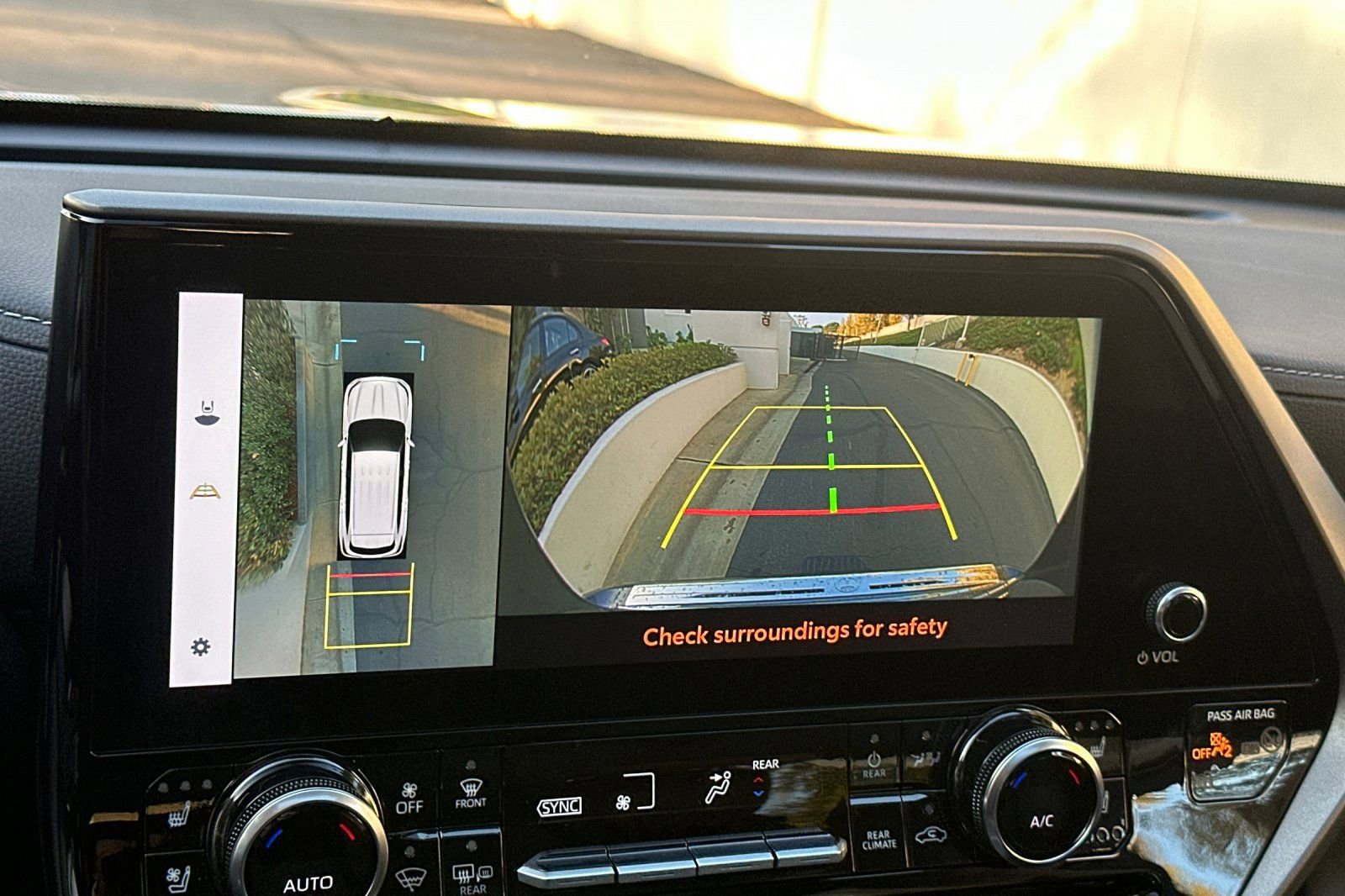 Used 2024 Toyota Highlander Limited image 16