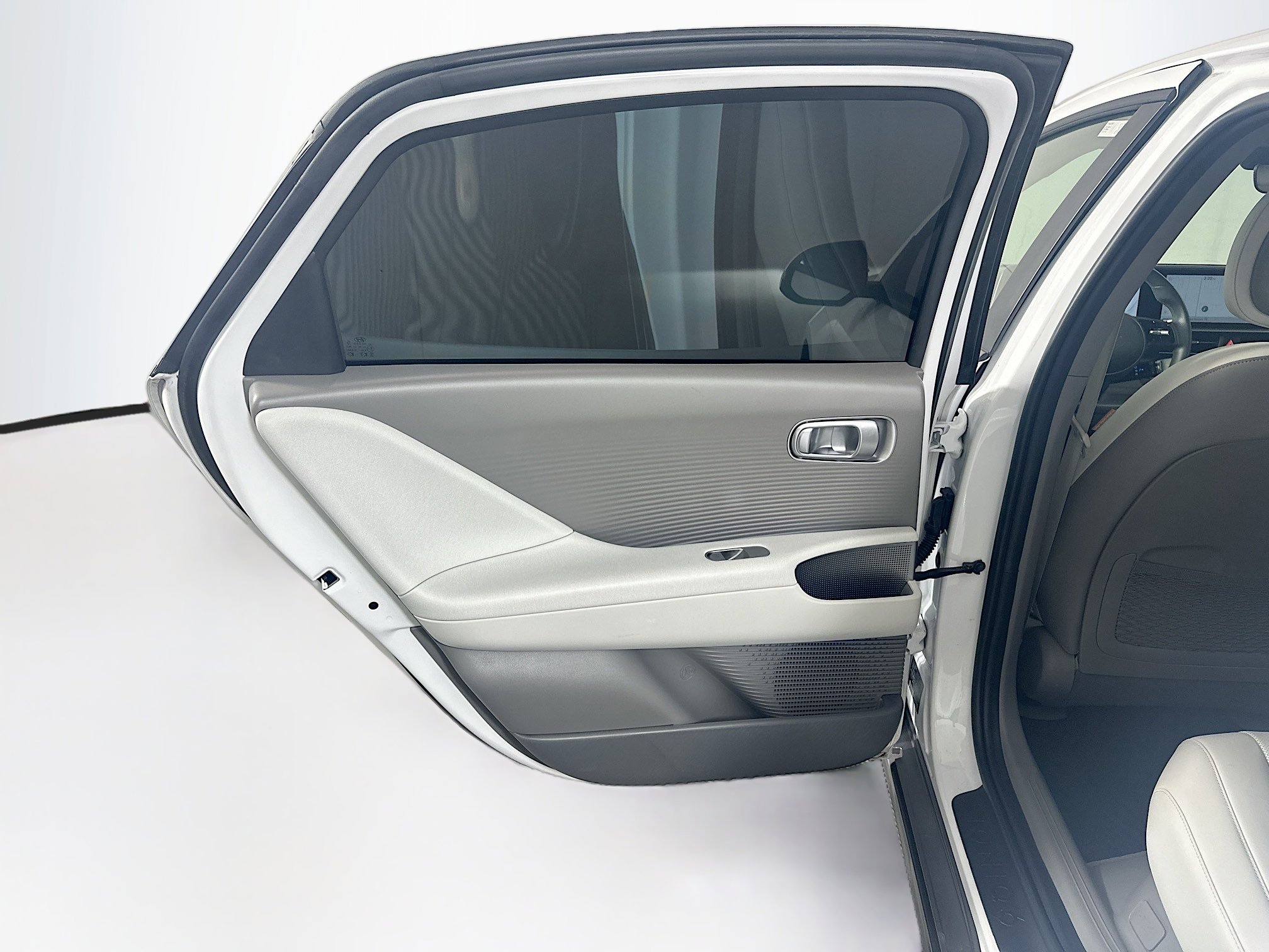 Used 2024 Hyundai Ioniq 6 SEL RWD image 27