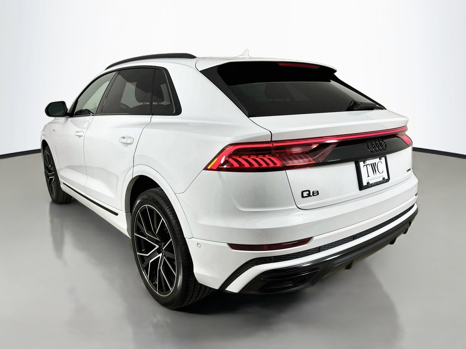 Used 2023 Audi Q8 Prestige w/ Prestige Package AWD/4WD image 7