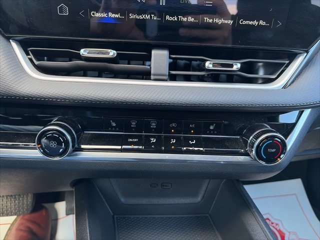 Used 2025 Chevrolet Equinox LT image 23