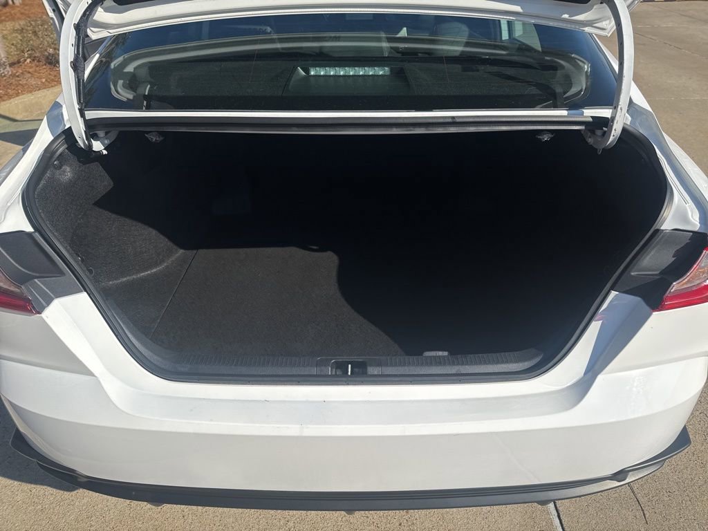 Used 2025 Toyota Camry SE image 14