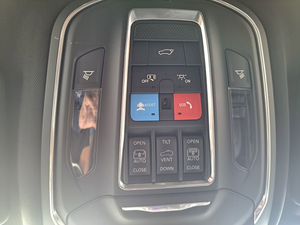 New 2025 Jeep Grand Cherokee L Limited w/ Black Appearance Package image 18