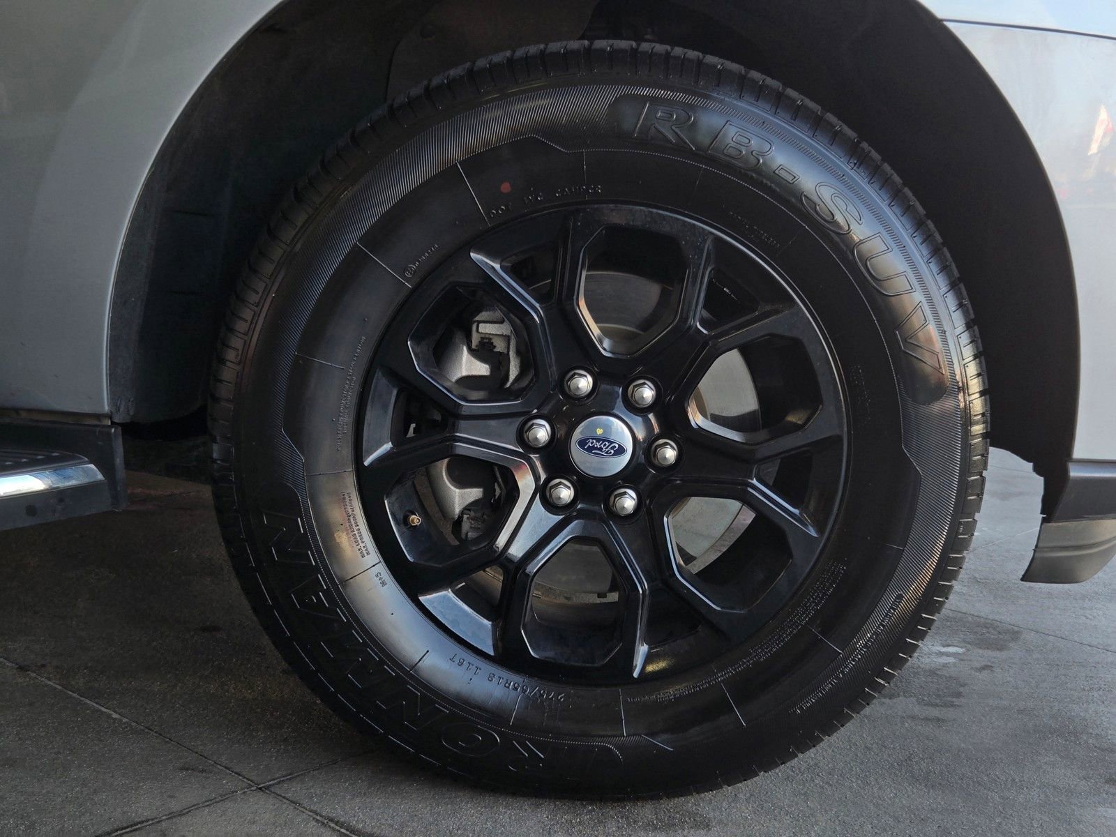 Used 2023 Ford Expedition Max XLT image 5