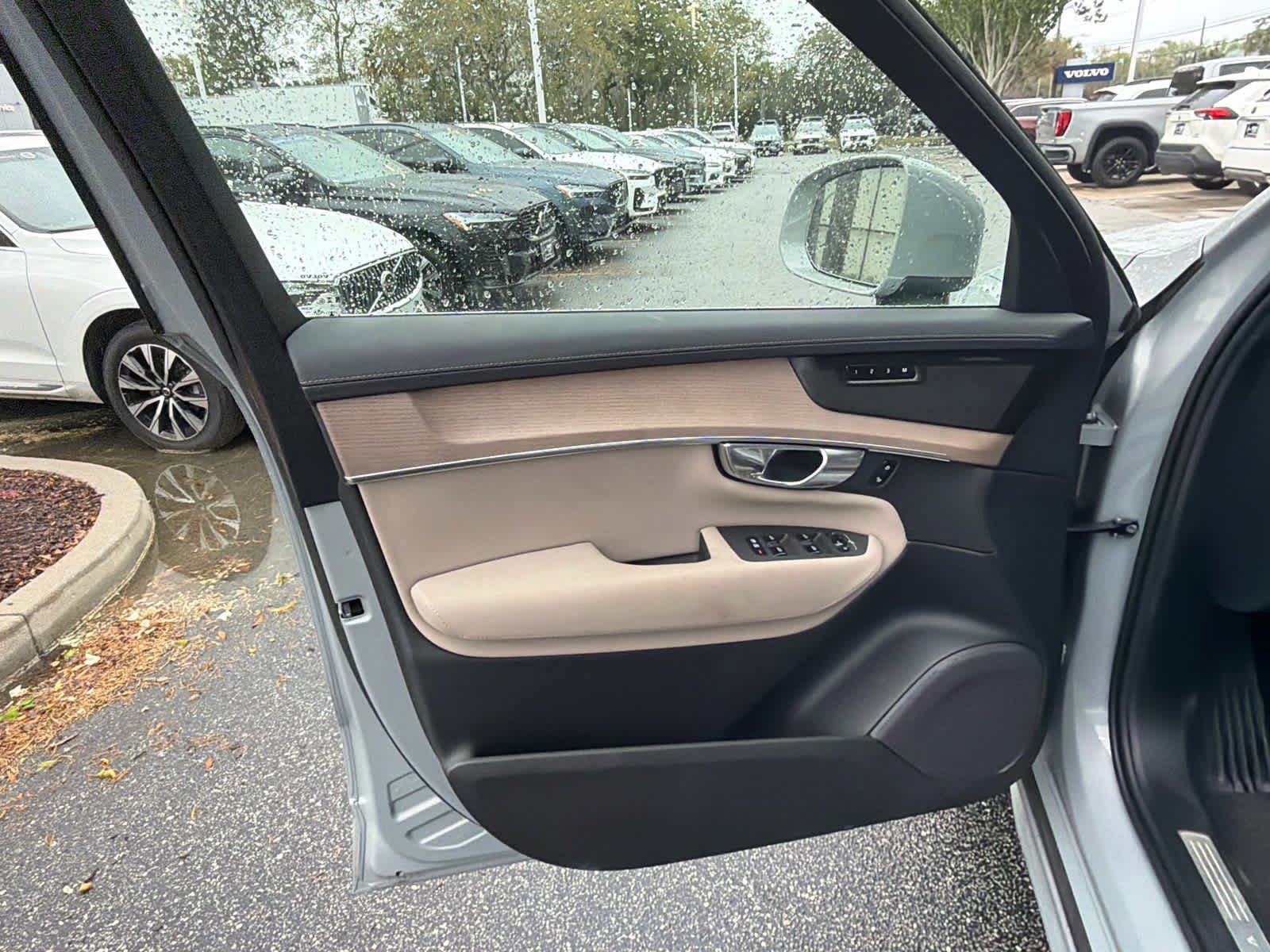 Used 2025 Volvo XC90 B5 Plus image 25