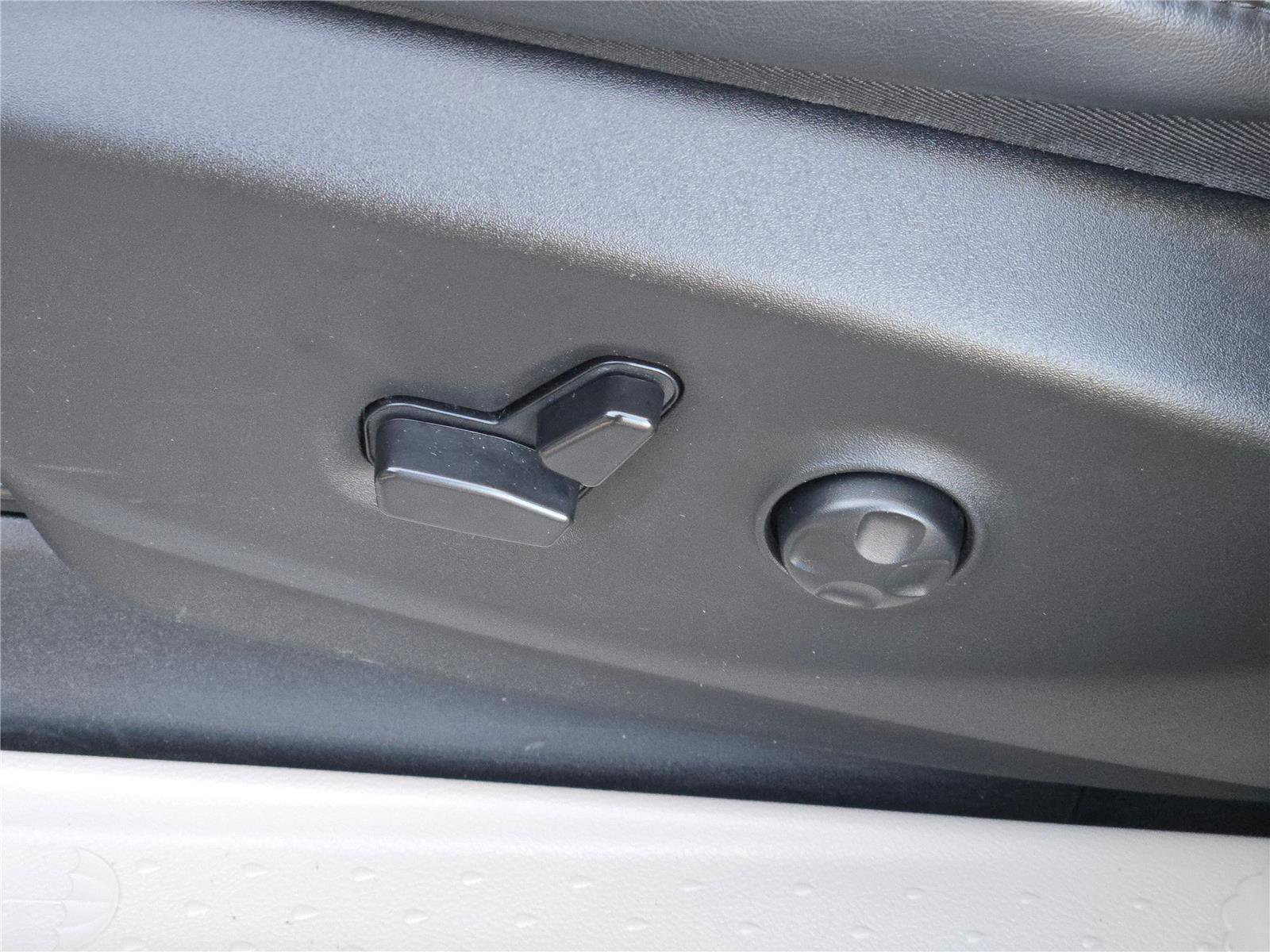 Certified 2024 Chrysler Pacifica Select image 28