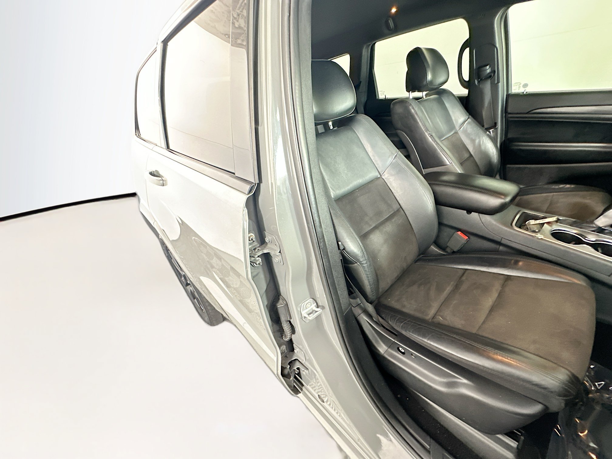 Used 2020 Jeep Grand Cherokee Altitude RWD image 28