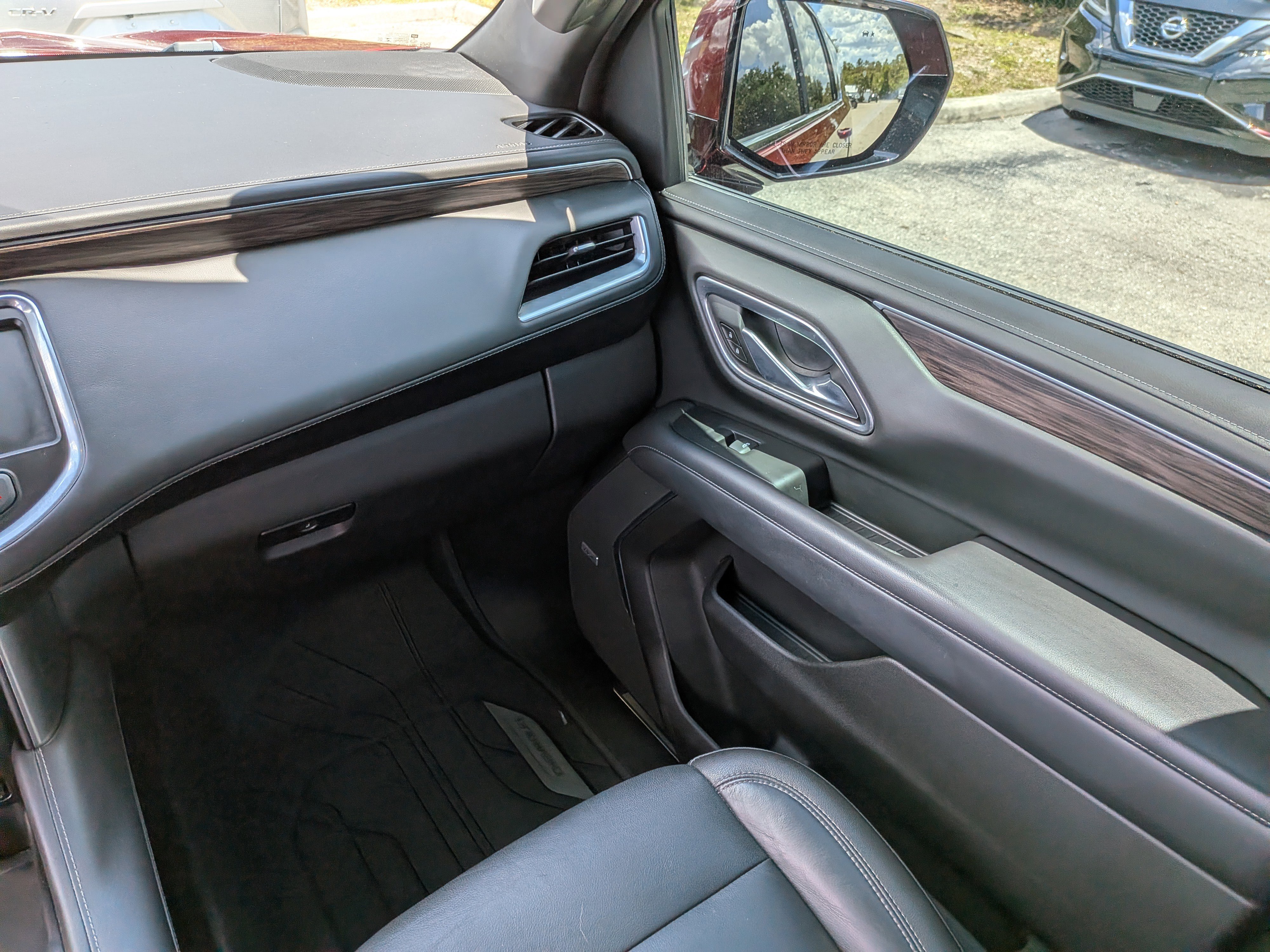 Used 2021 Chevrolet Suburban LT w/ Luxury Package RWD image 19