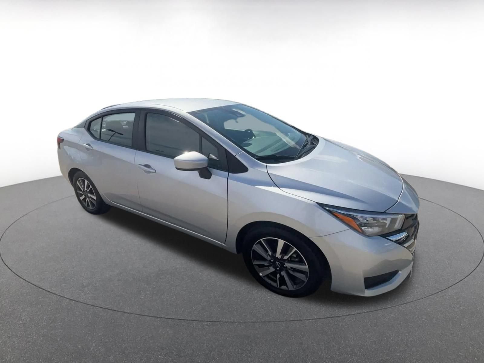 Used 2025 Nissan Versa SV FWD image 2