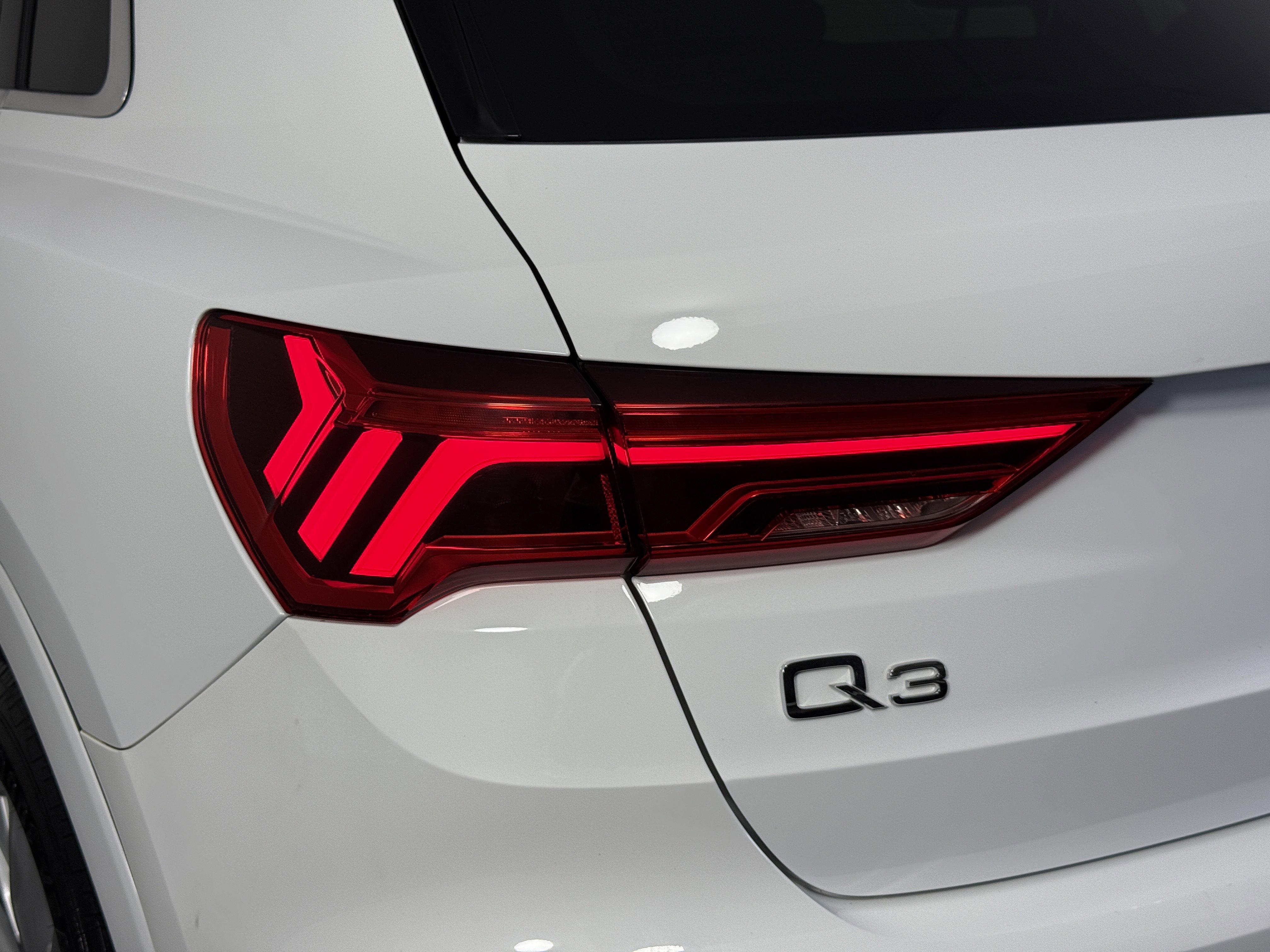 Used 2023 Audi Q3 2.0T Premium image 8