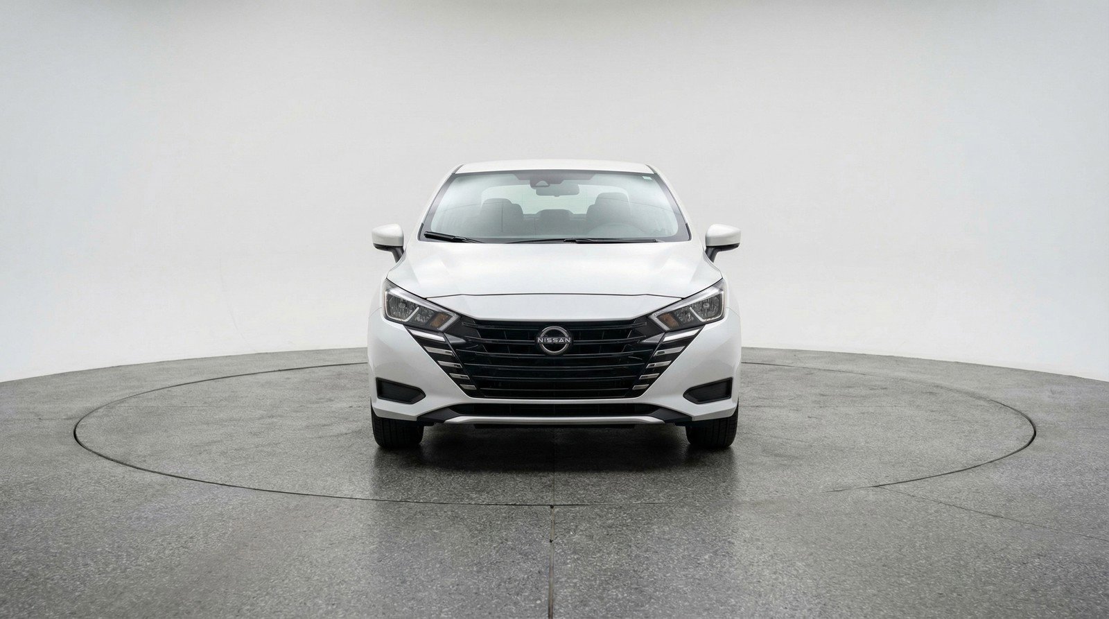 Used 2025 Nissan Versa SV image 2