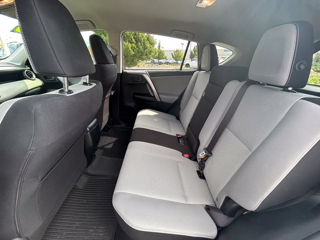 Used 2018 Toyota RAV4 LE AWD/4WD image 26