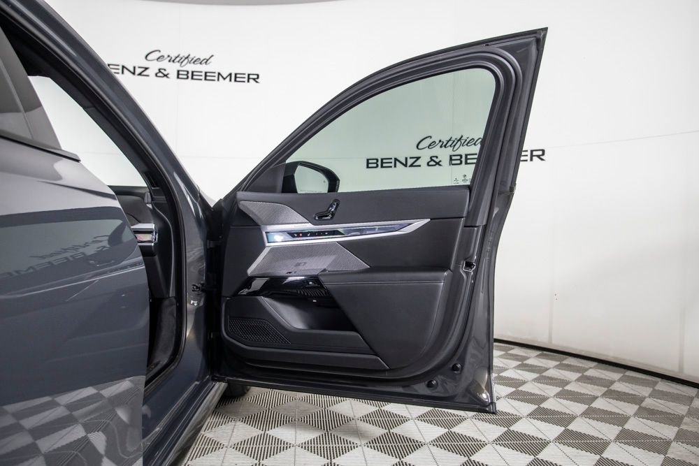 Used 2023 BMW 740i w/ Executive Package RWD image 16