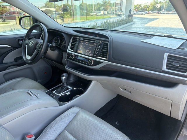 Used 2019 Toyota Highlander Limited AWD/4WD image 19