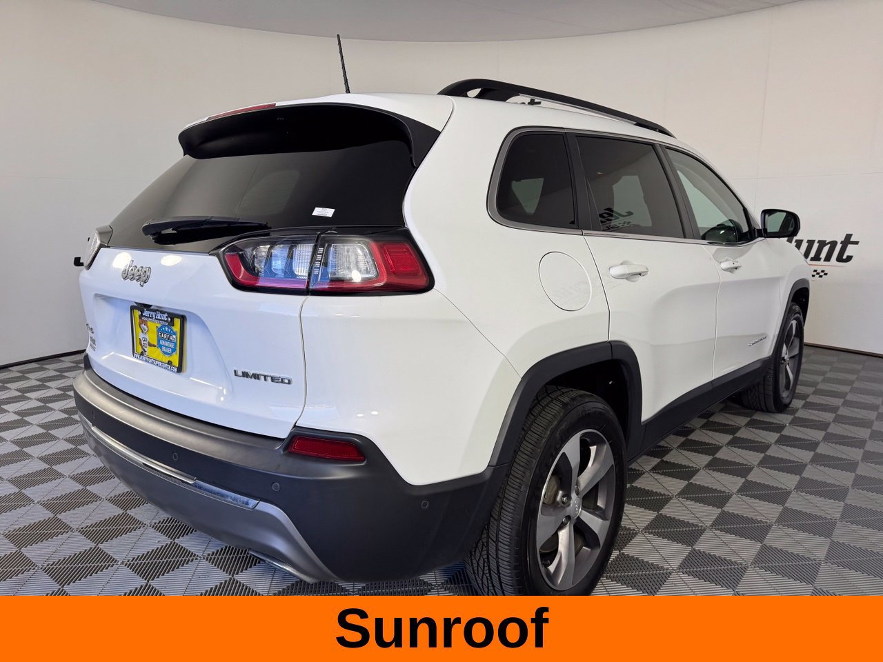 Used 2022 Jeep Cherokee Limited w/ Mopar Interior Package AWD/4WD image 7