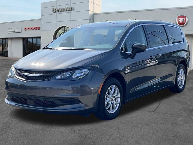 Used 2023 Chrysler Voyager LX image 3