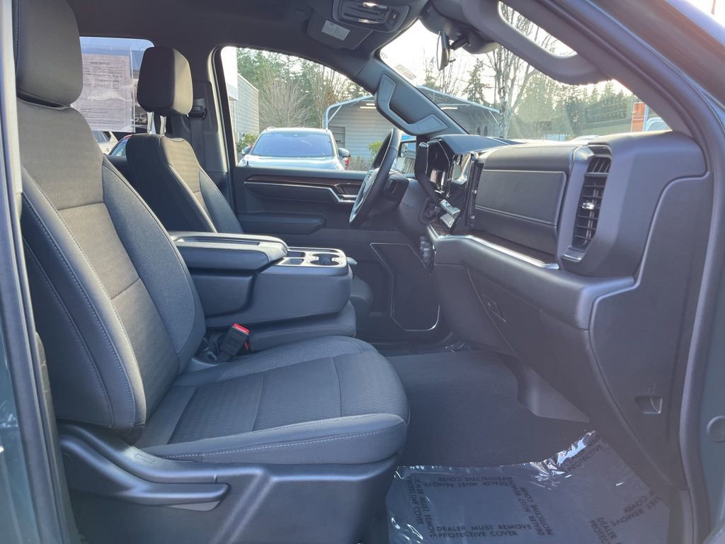 Used 2025 Chevrolet Silverado 1500 LT image 9