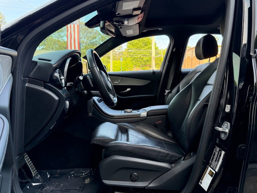 Used 2019 Mercedes-Benz GLC 300 4MATIC image 25