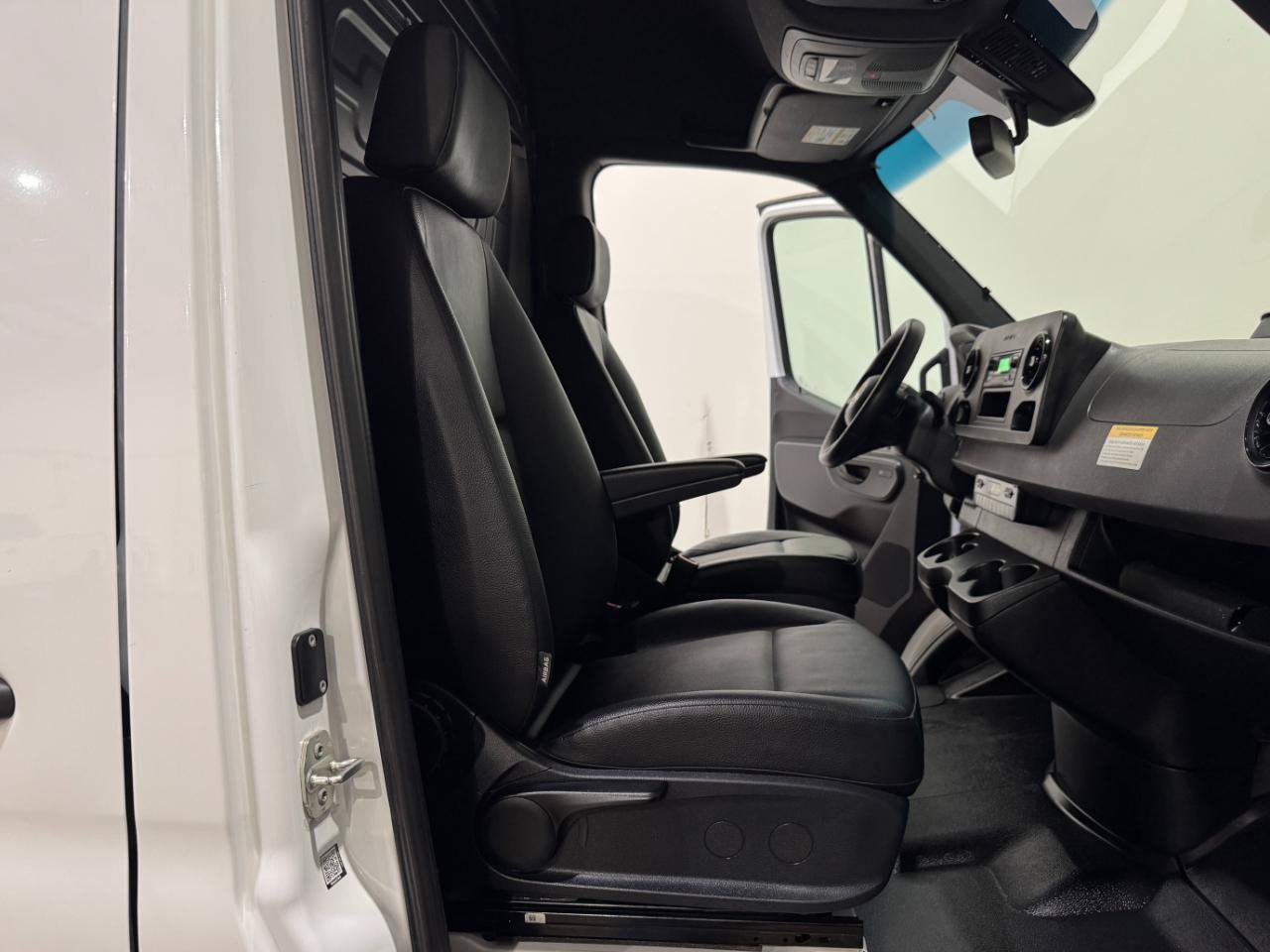 Used 2025 Mercedes-Benz Sprinter 2500 image 12