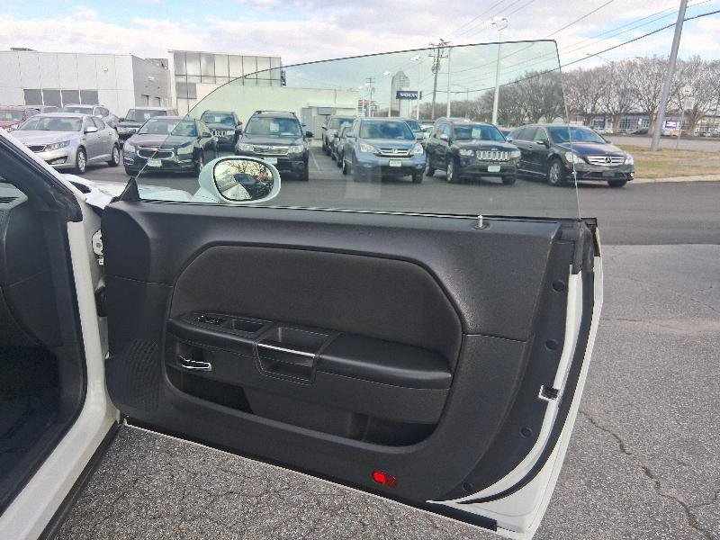 Used 2014 Dodge Challenger SXT RWD image 15