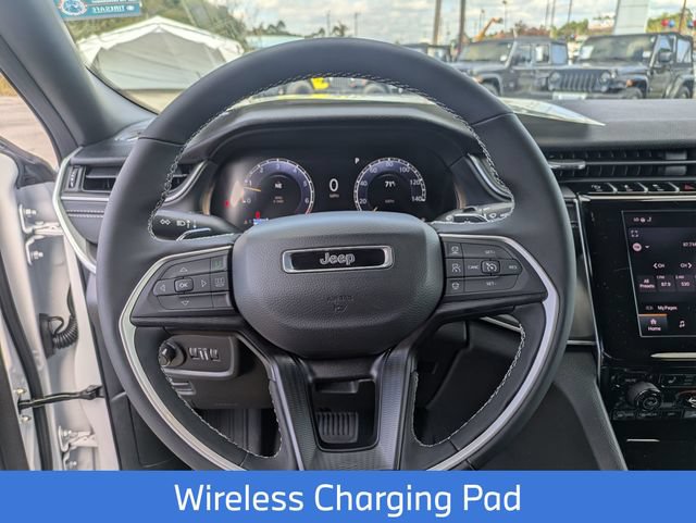 New 2025 Jeep Grand Cherokee Laredo w/ Luxury Tech Group I AWD/4WD image 15