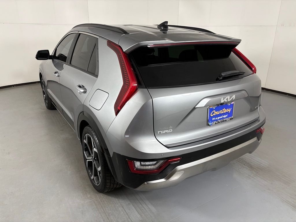 Used 2023 Kia Niro SX Touring FWD image 6