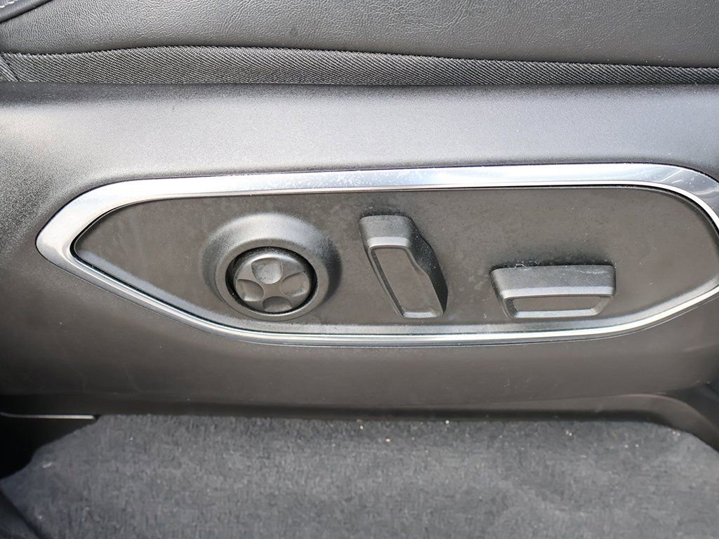 Used 2025 Jeep Wagoneer L Series II w/ 8-pass Seating Package AWD/4WD image 35