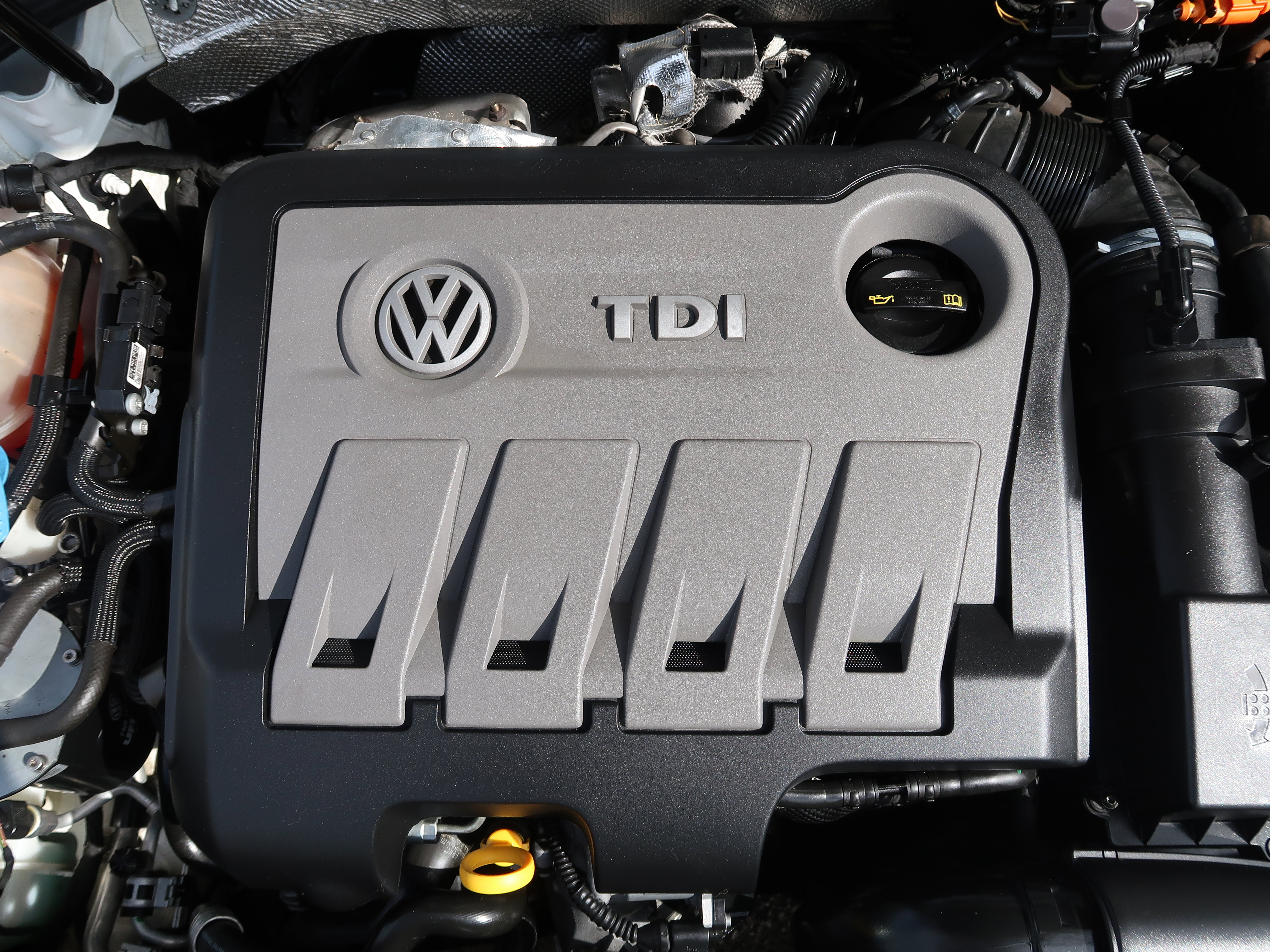 Used 2014 Volkswagen Passat TDI SE FWD image 38