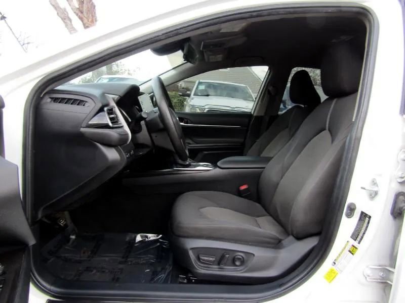 Used 2022 Toyota Camry LE image 9