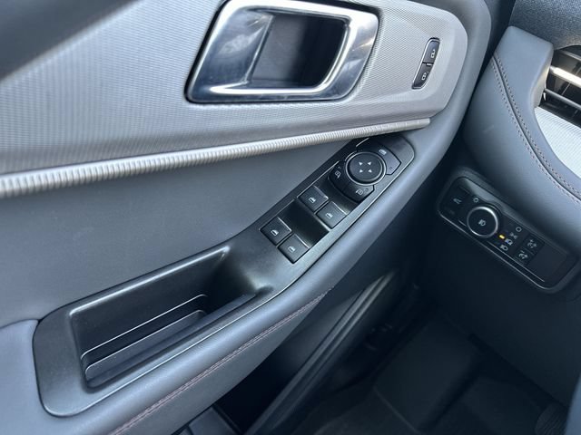 Used 2025 Ford Explorer Active w/ Active Comfort Package AWD/4WD image 14