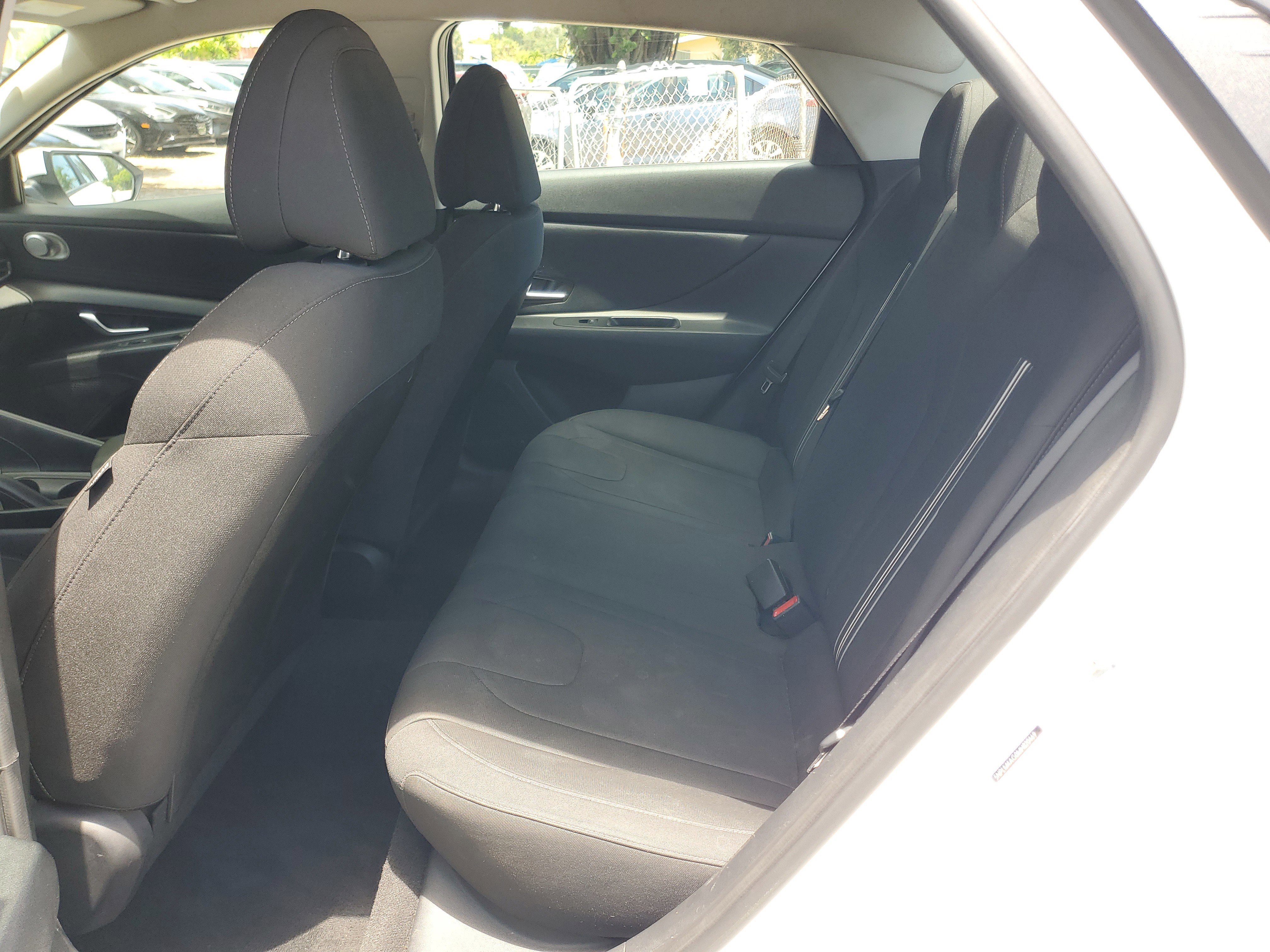 Used 2021 Hyundai Elantra SEL image 9