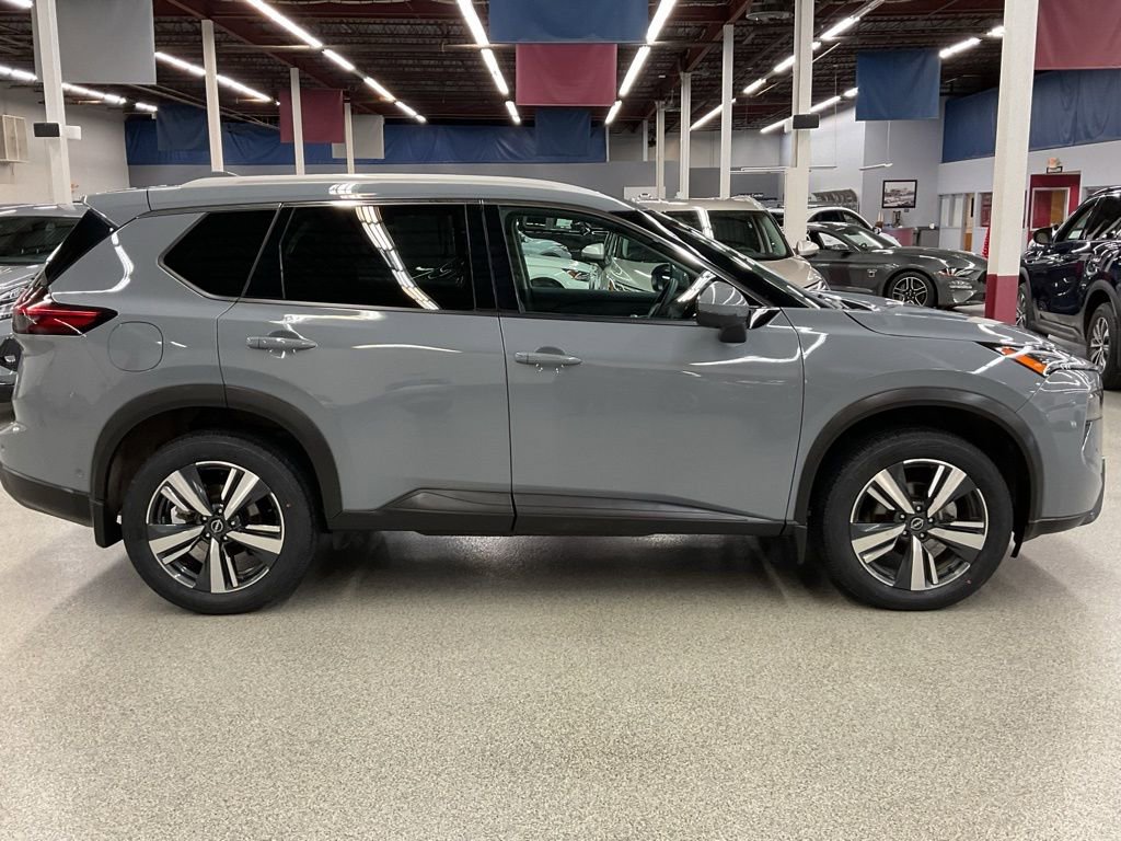 Used 2024 Nissan Rogue SL image 4