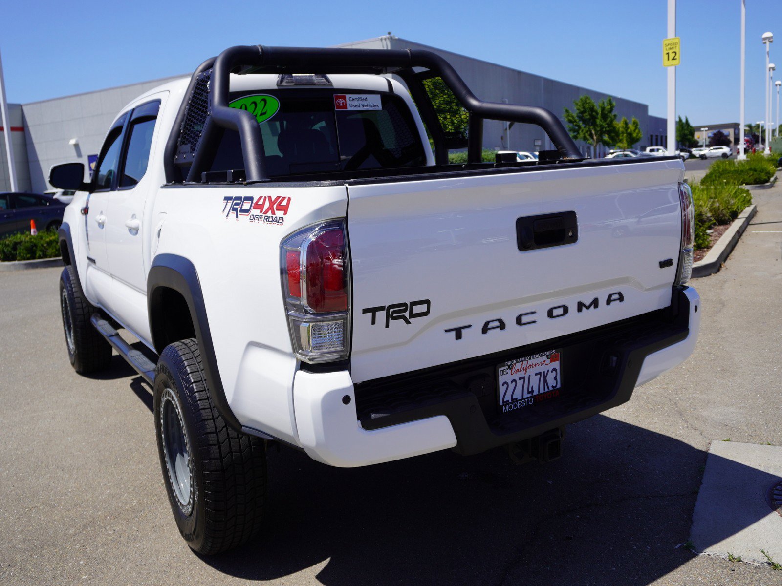 Used 2022 Toyota Tacoma TRD Off-Road w/ Technology Package AWD/4WD image 13