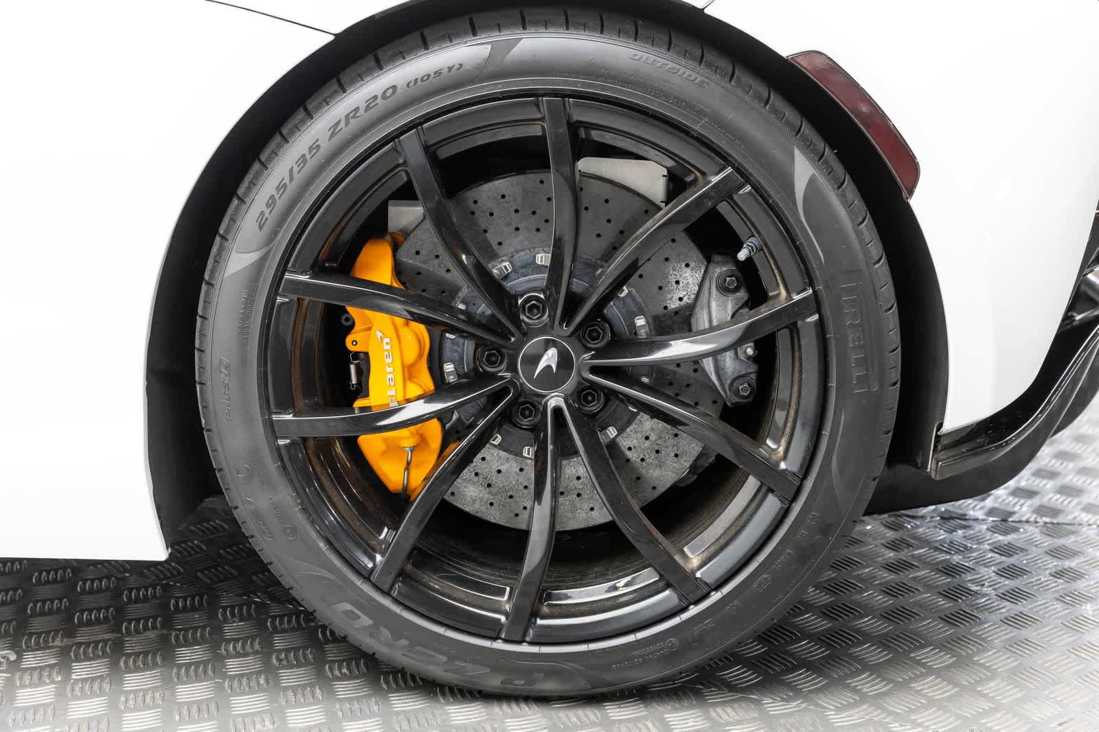 Used 2023 McLaren Artura RWD image 32