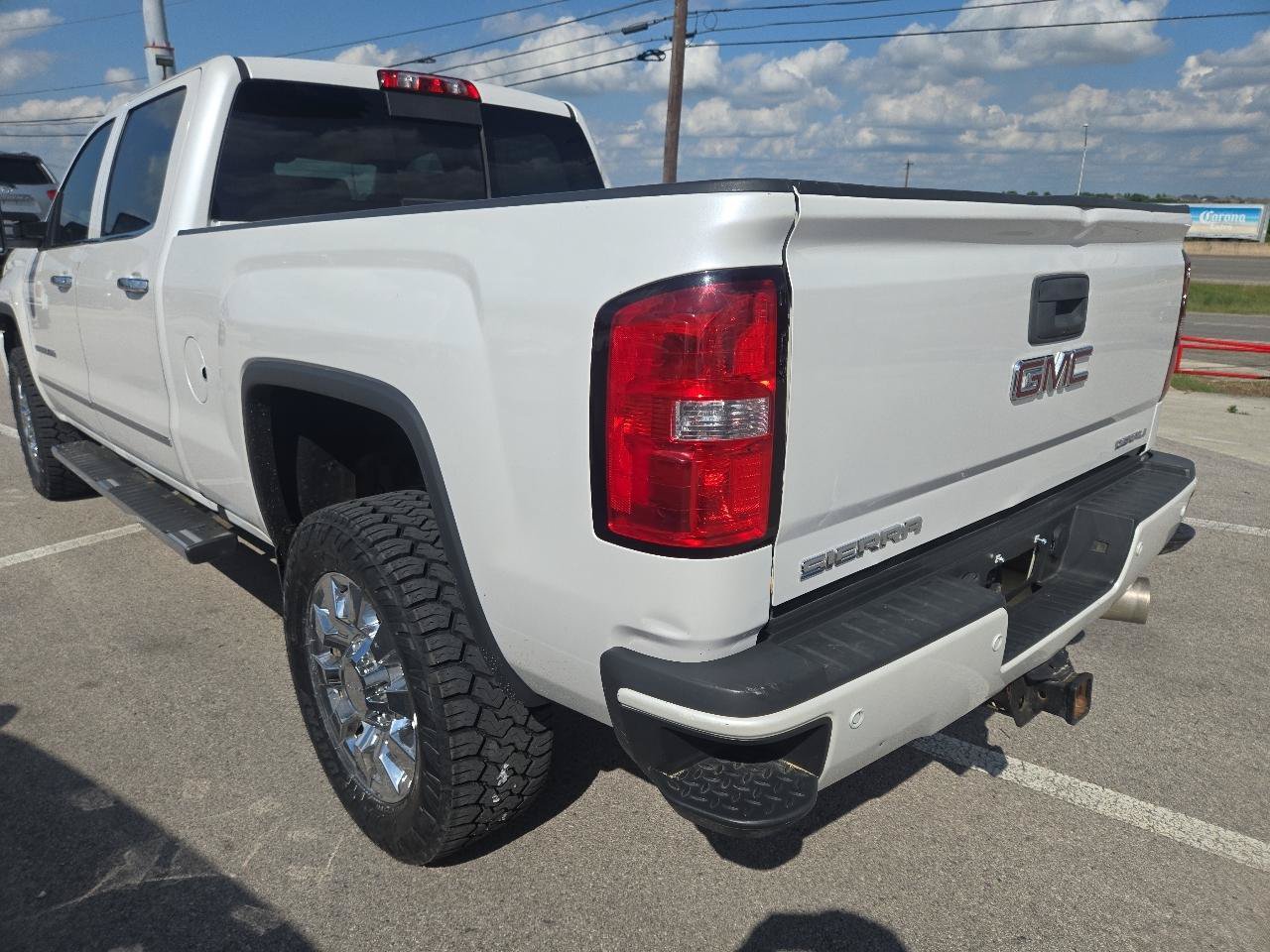 Used 2018 GMC Sierra 2500 Denali w/ Duramax Plus Package AWD/4WD image 6