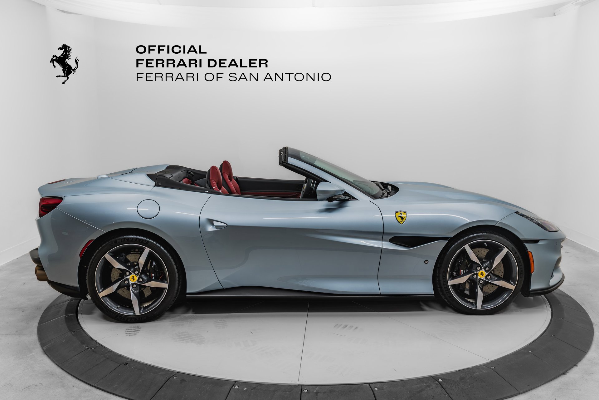 Certified 2022 Ferrari Portofino M image 9