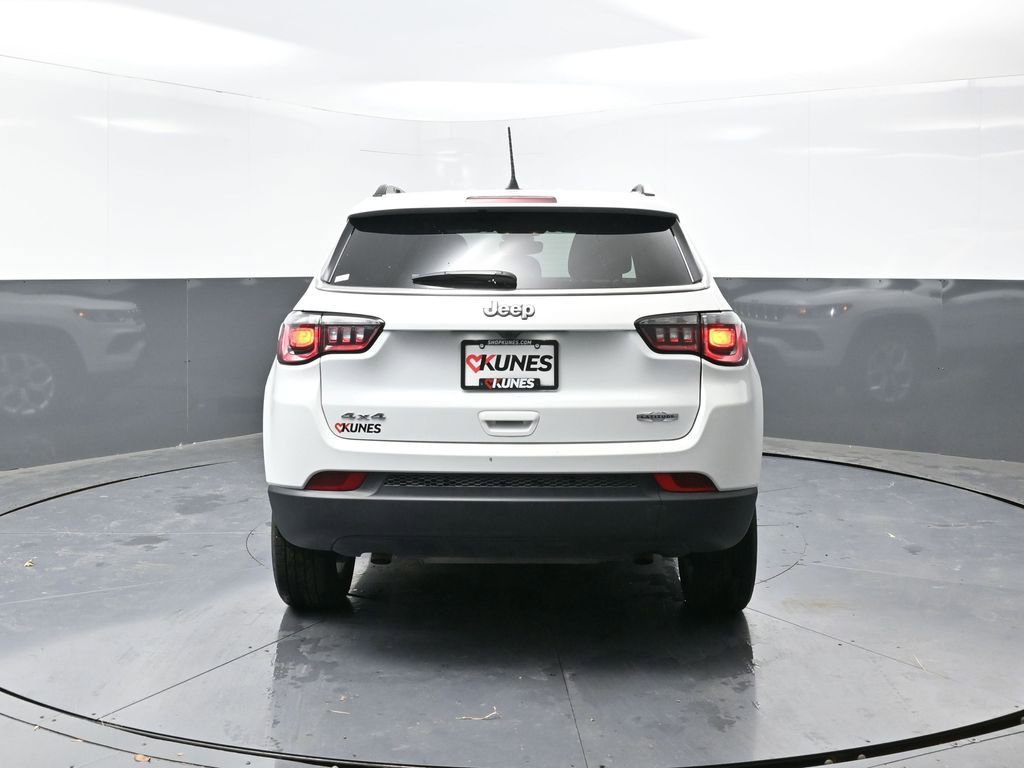Used 2025 Jeep Compass Latitude AWD/4WD image 11