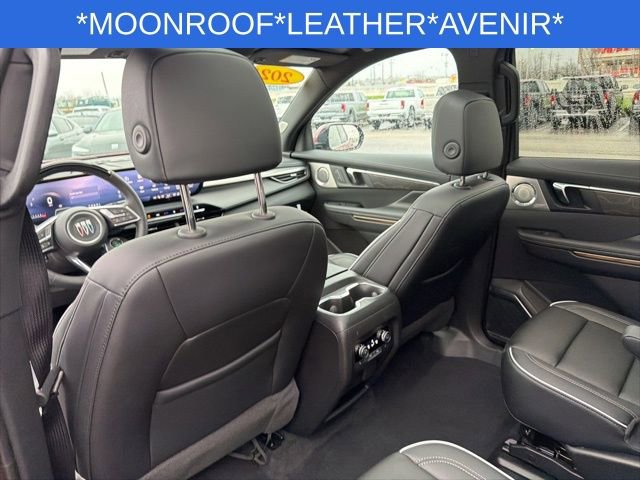 Used 2025 Buick Enclave Avenir AWD/4WD image 23