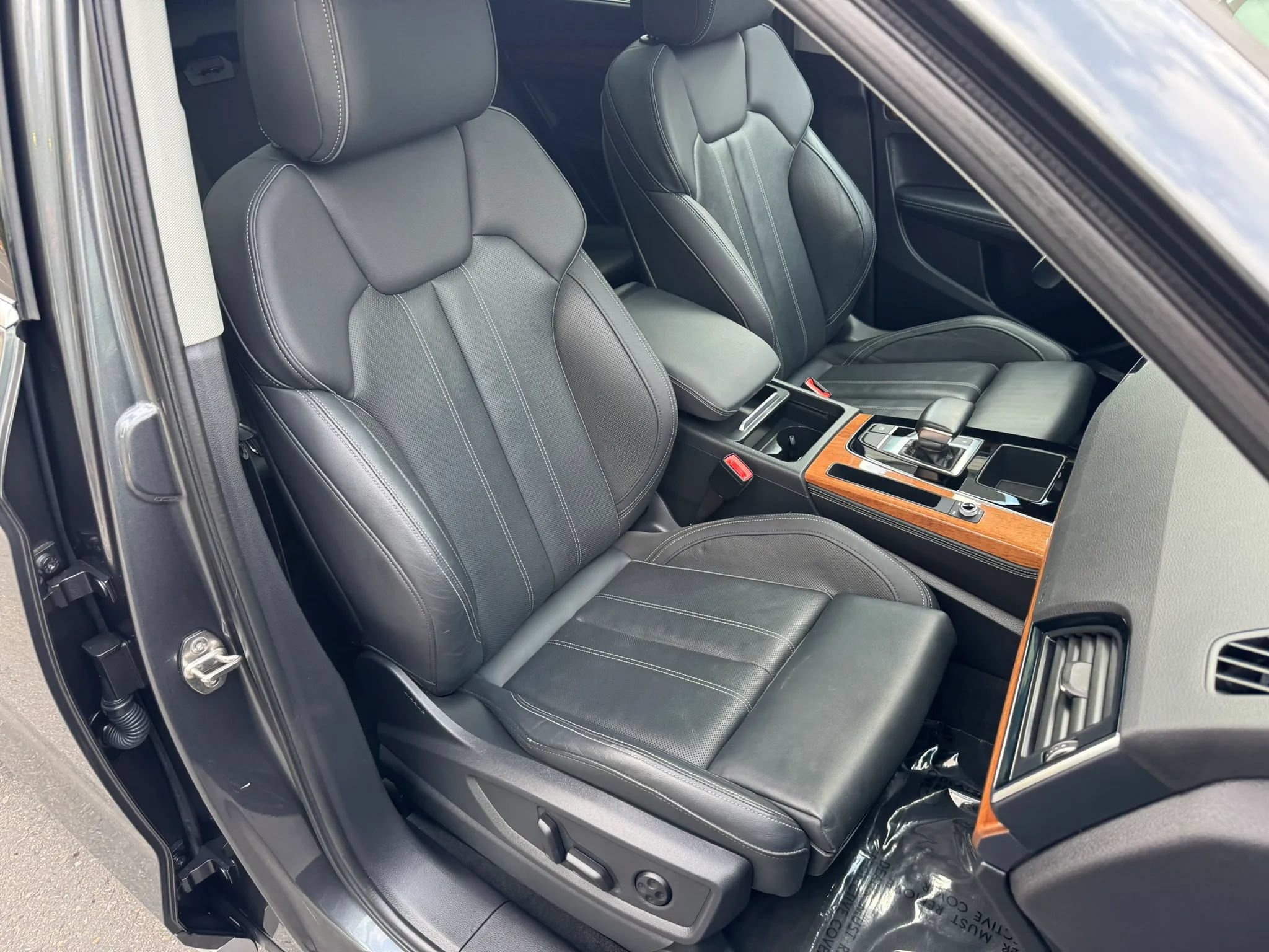 Used 2022 Audi Q5 e Premium Plus w/ Premium Plus Package AWD/4WD image 25