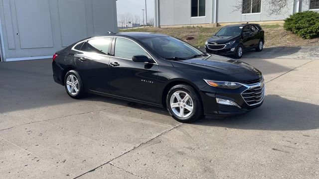 Used 2023 Chevrolet Malibu LT FWD image 2