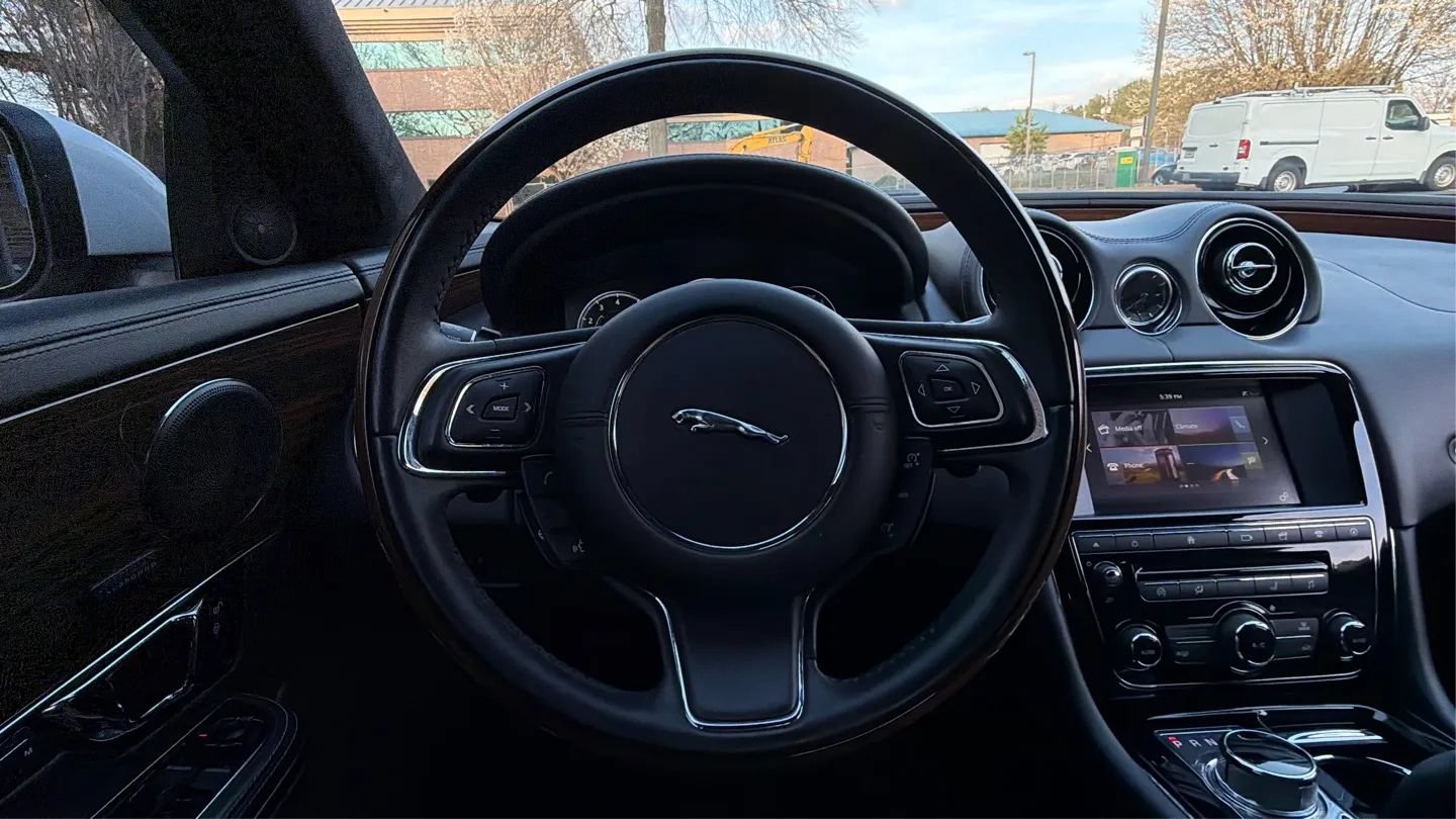 Used 2016 Jaguar XJ L Portfolio RWD image 26