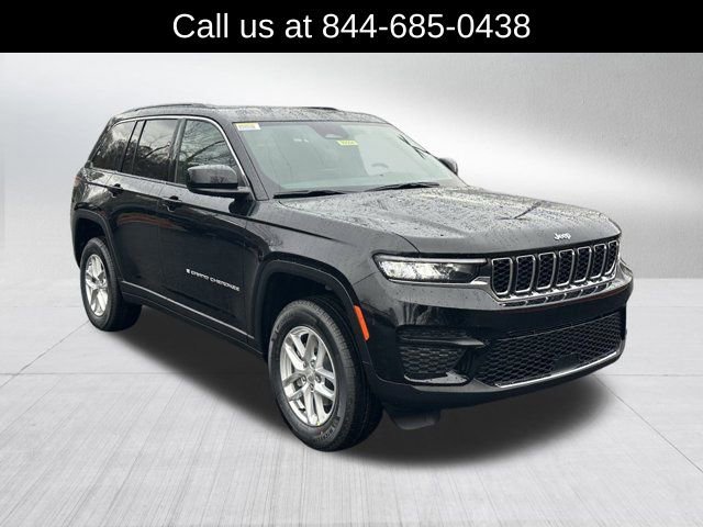 New 2025 Jeep Grand Cherokee Laredo image 3