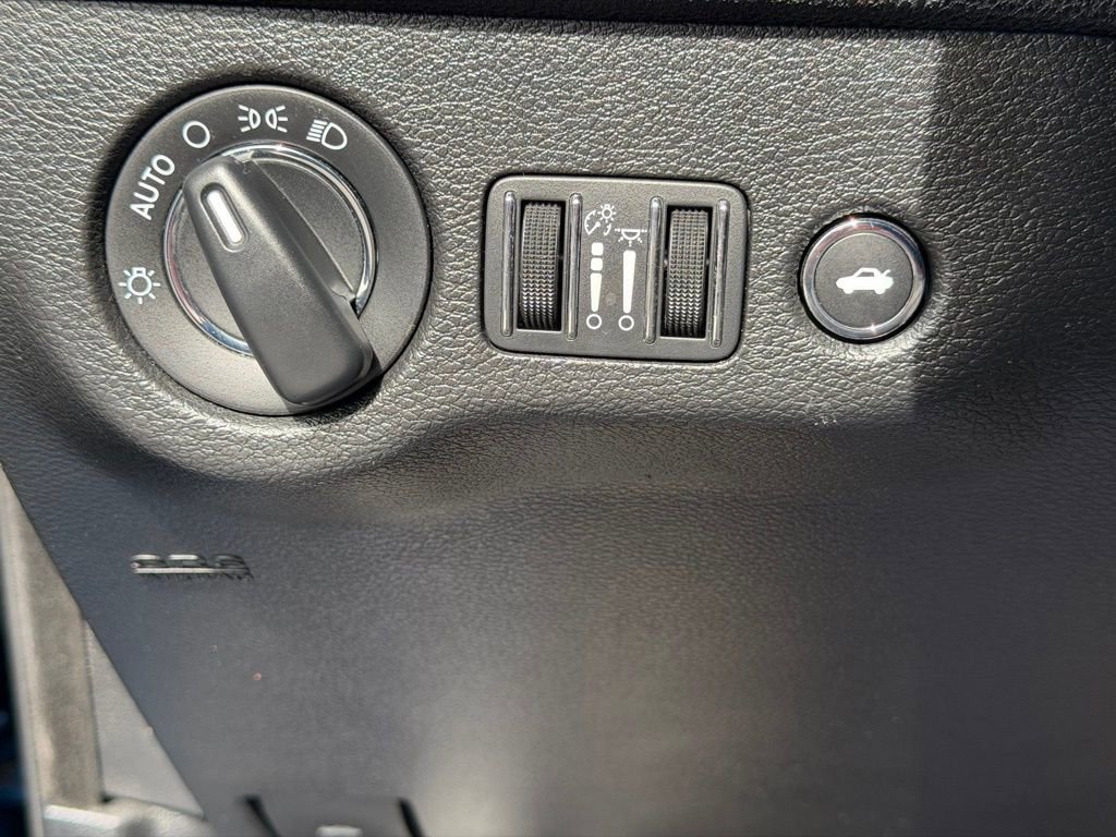 Used 2021 Chrysler 300 Touring w/ Sport Appearance Package RWD image 18