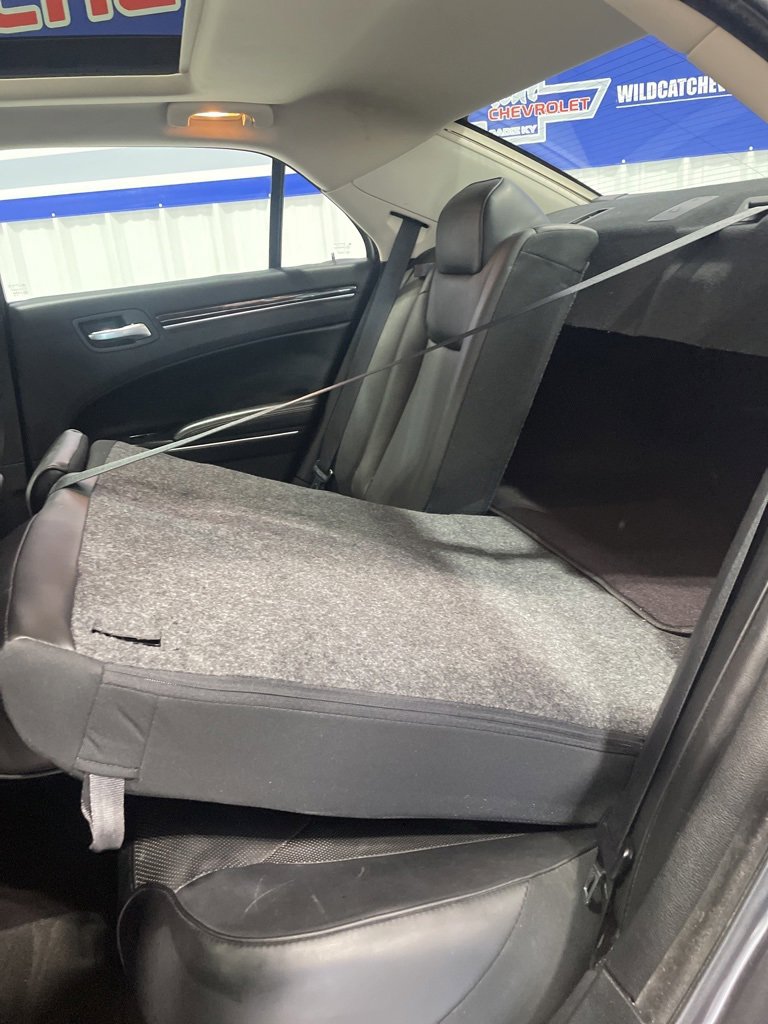 Used 2017 Chrysler 300 C image 40