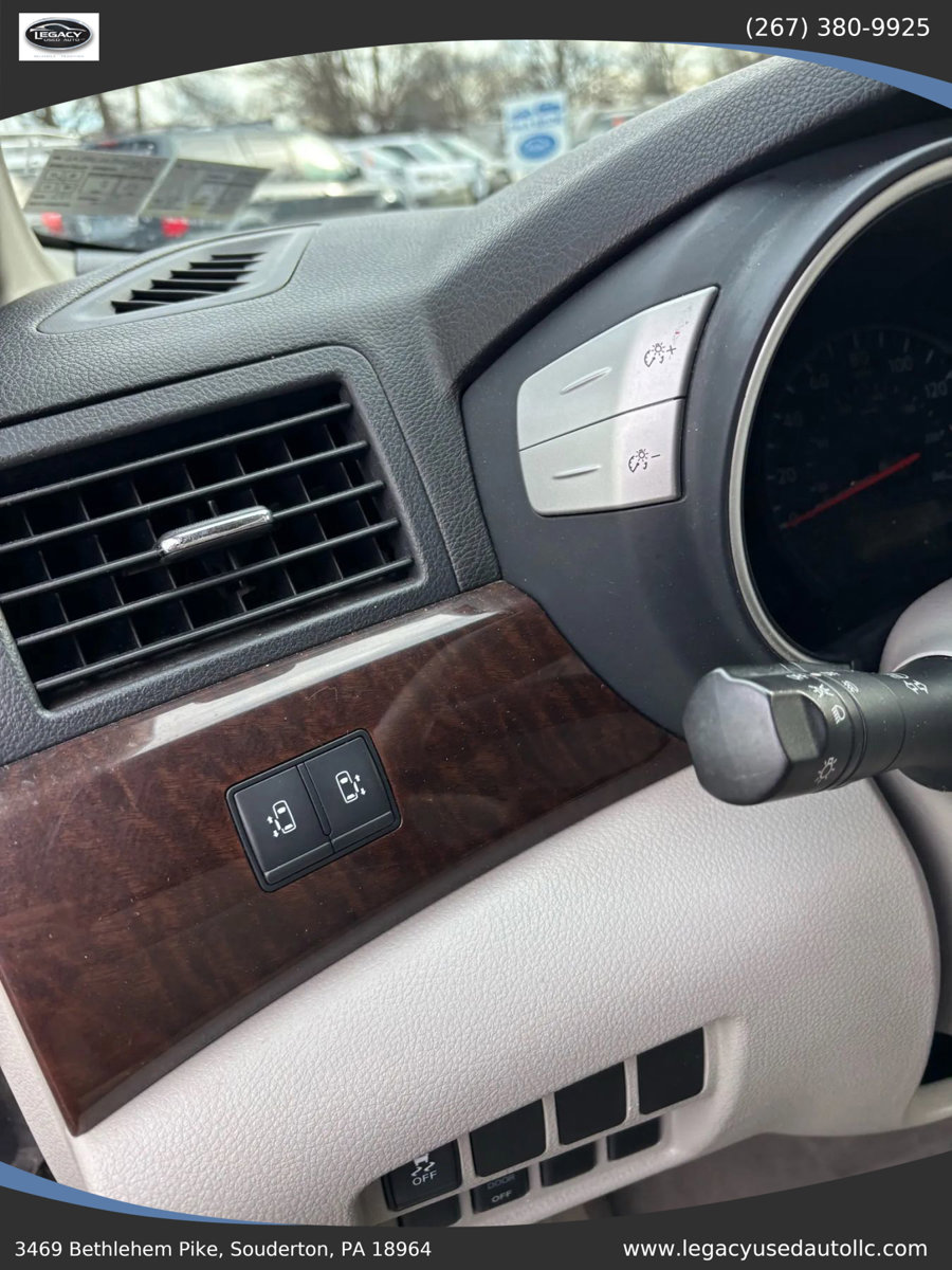 Used 2017 Nissan Quest SV image 21