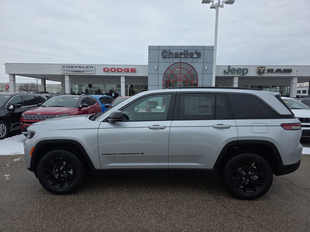 New 2026 Jeep Grand Cherokee Laredo image 4